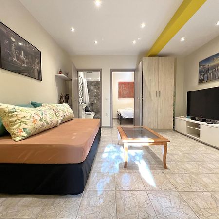 Historic Center Getaway 10'Walk To Acropolis Hill Apartment Атина Екстериор снимка