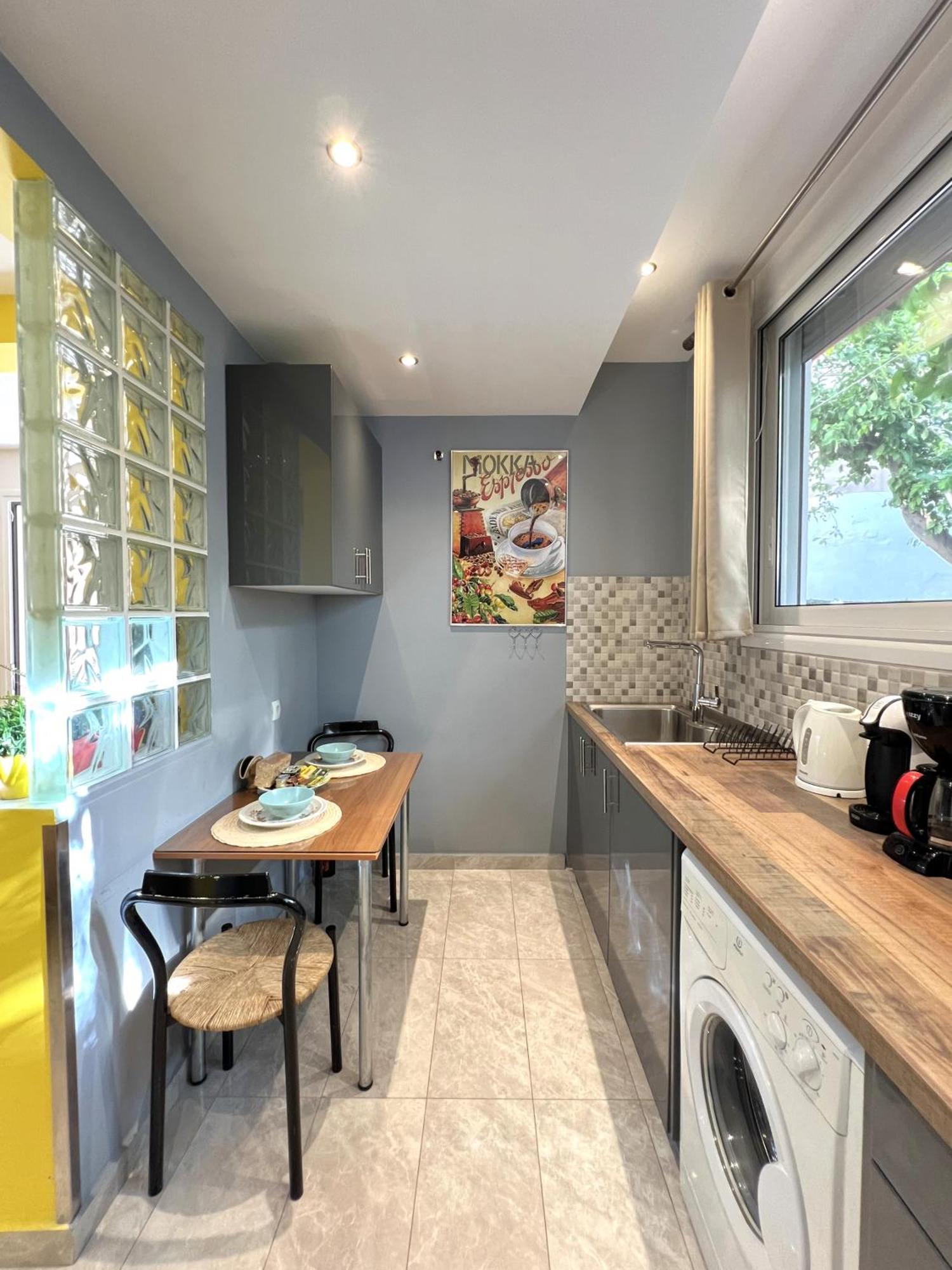 Historic Center Getaway 10'Walk To Acropolis Hill Apartment Атина Екстериор снимка