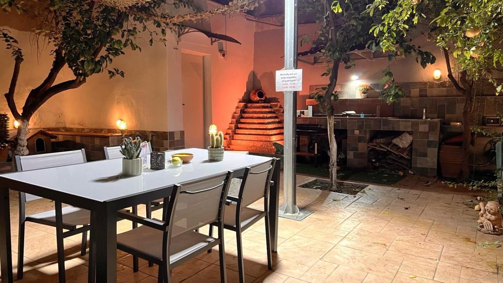 Historic Center Getaway 10'Walk To Acropolis Hill Apartment Атина Екстериор снимка