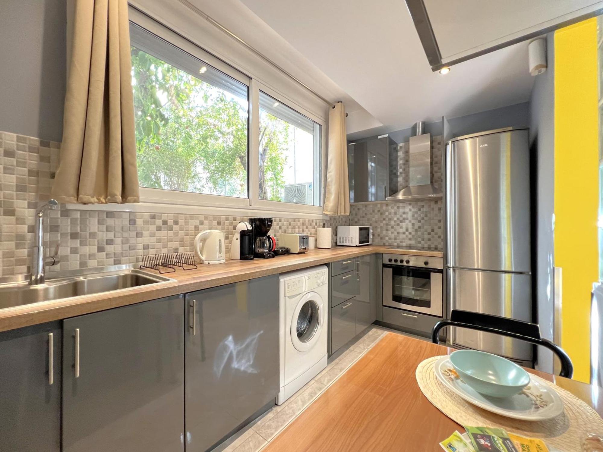 Historic Center Getaway 10'Walk To Acropolis Hill Apartment Атина Екстериор снимка