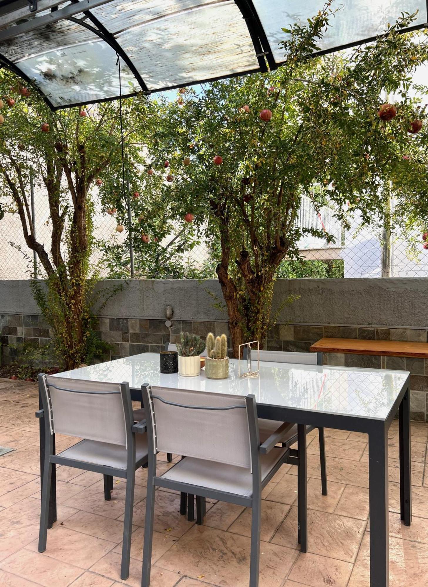 Historic Center Getaway 10'Walk To Acropolis Hill Apartment Атина Екстериор снимка